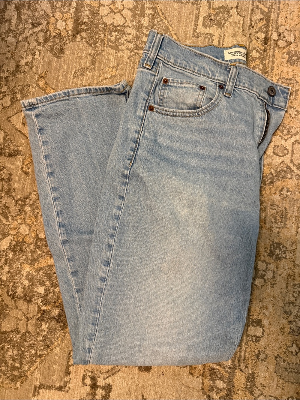 Abercrombie & Fitch Light Blue Ankle/Straight Jeans, Size 29